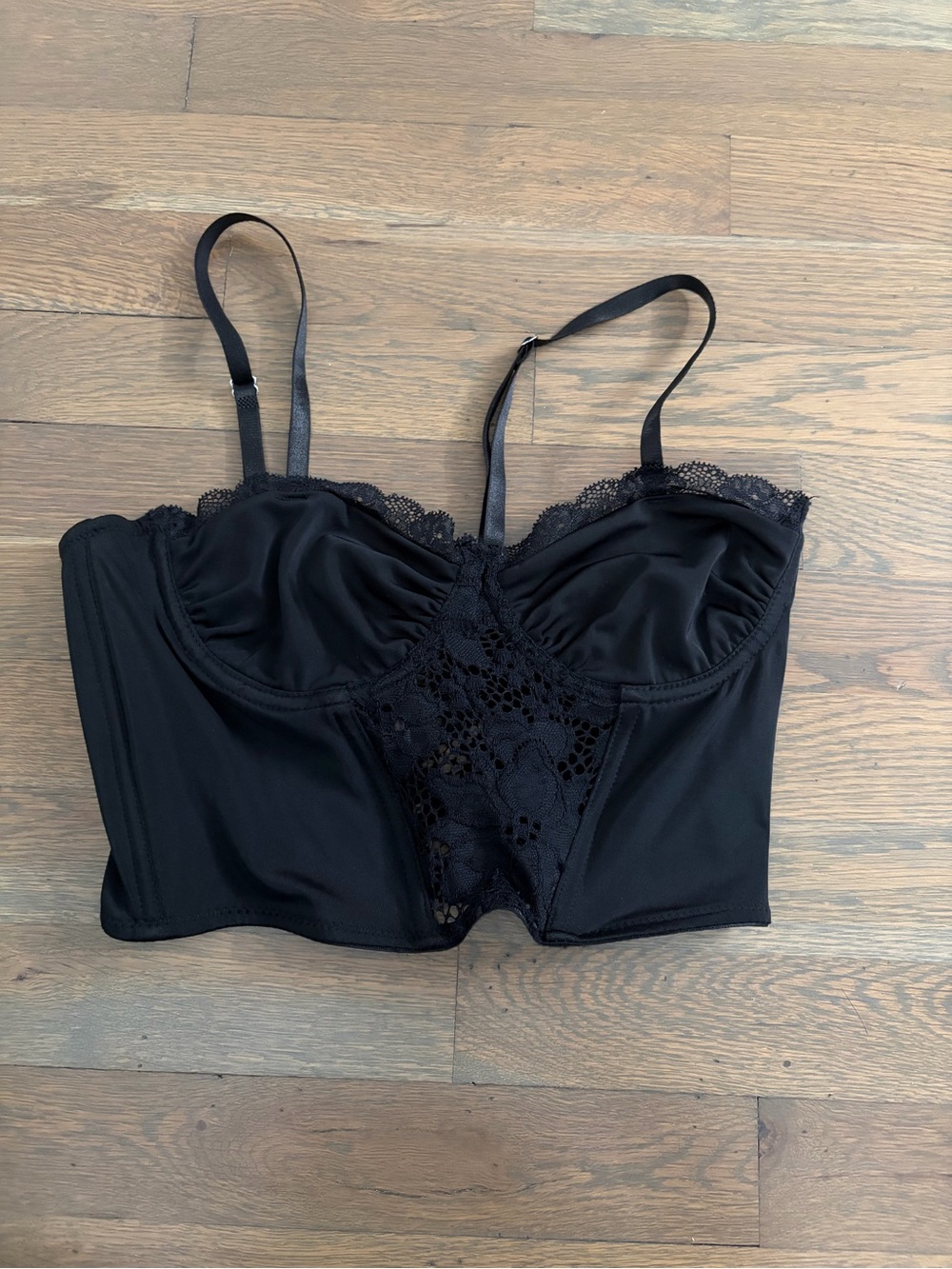 BLACK GOING OUT TOP